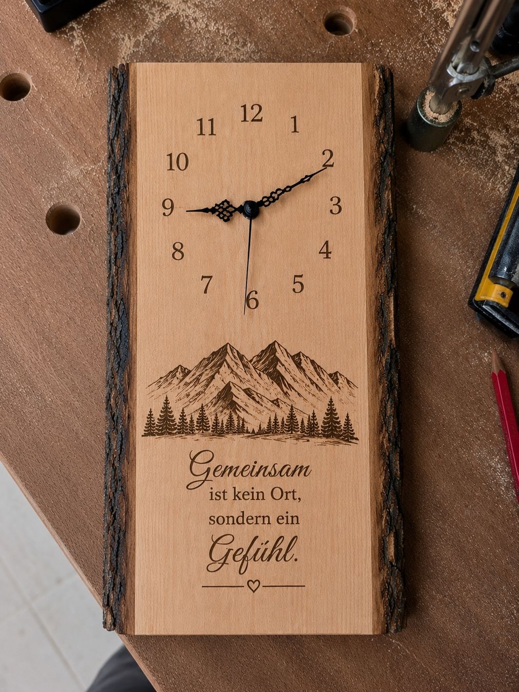 Orologi: Holzuhr 20 × 40 cm mit Rinde – Nuovo e nell'imballaggio originale da Eggiwil venduto da WQ_Emmental