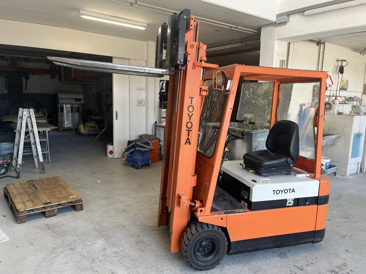 Toyota Gabelstapler & Hubwagen: Gabelstapler Elektro 3-Rad – Gebraucht aus Bettlach von Esbe62 2