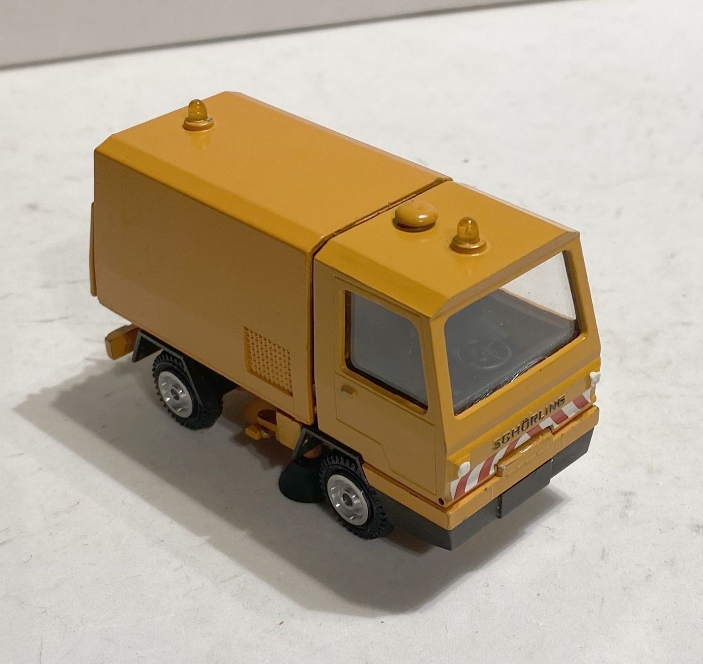 Conrad Modellbausätze & Standmodelle: Conrad 3047 Strassenfeger in OVP – Gebraucht aus Sonceboz-Sombeval von Decolove 1