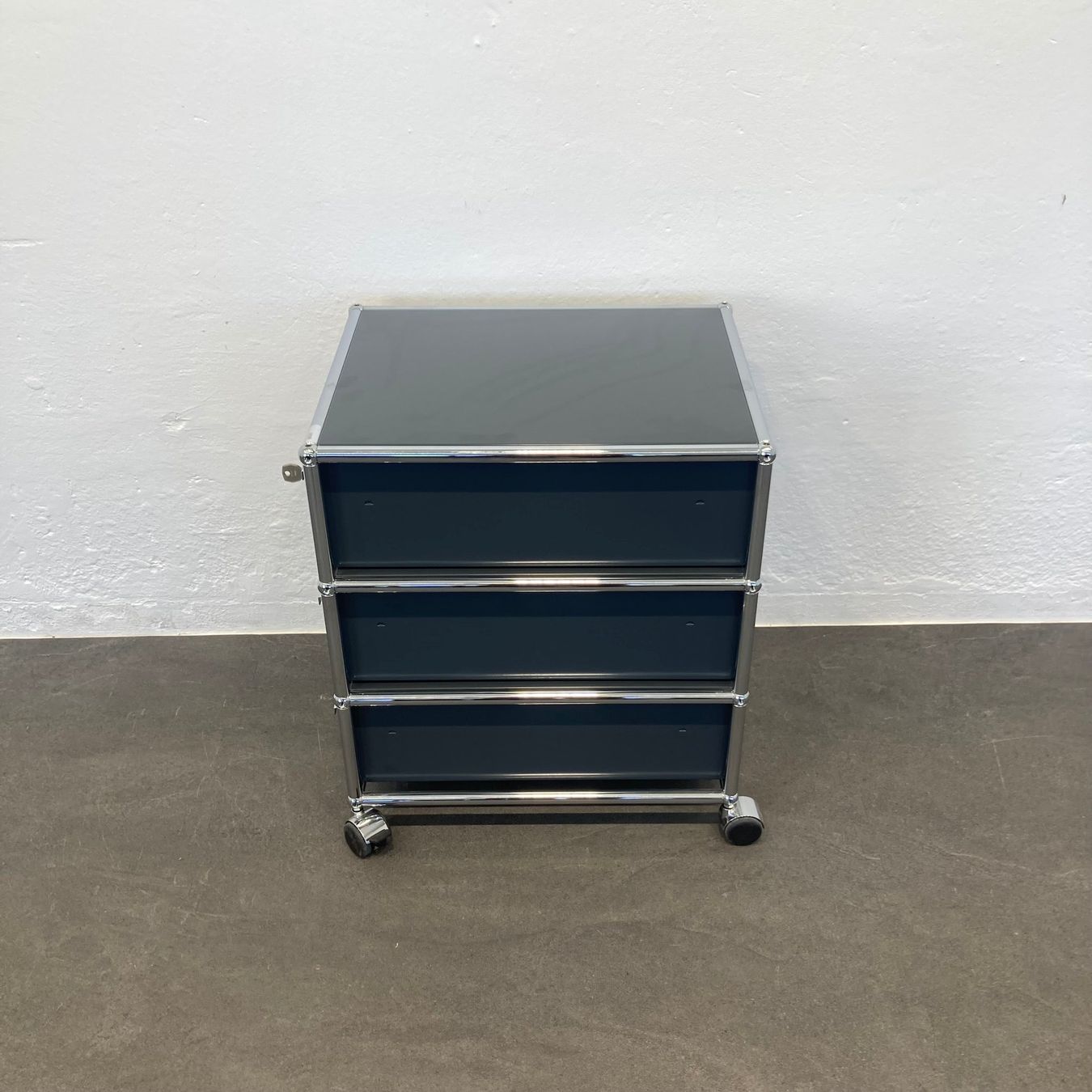 USM Banconi: USM-Haller Classic Roll-Korpus anthrazit - 3 x A6 Schublade – Usato da Schönenwerd venduto da mcofficeshop 6