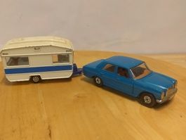 Corgi Mercedes-Benz 240 D avec caravane Gift Set 24