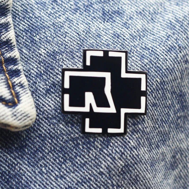 Broschen & Nadeln: Rammstein Pin / Brosche – Neu und originalverpackt aus Niederurnen von Ghost.recon 2