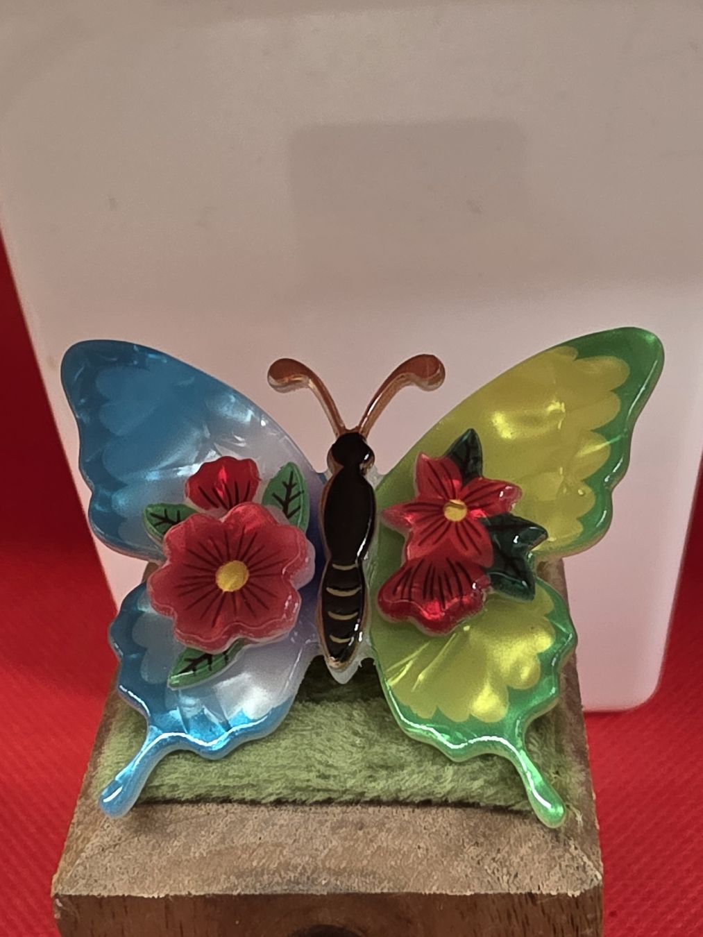 Broschen & Nadeln: Brosche Schmetterling mit Blumen neuwertig – Neu (gemäss Beschreibung) aus Herisau von Antiques.AR
