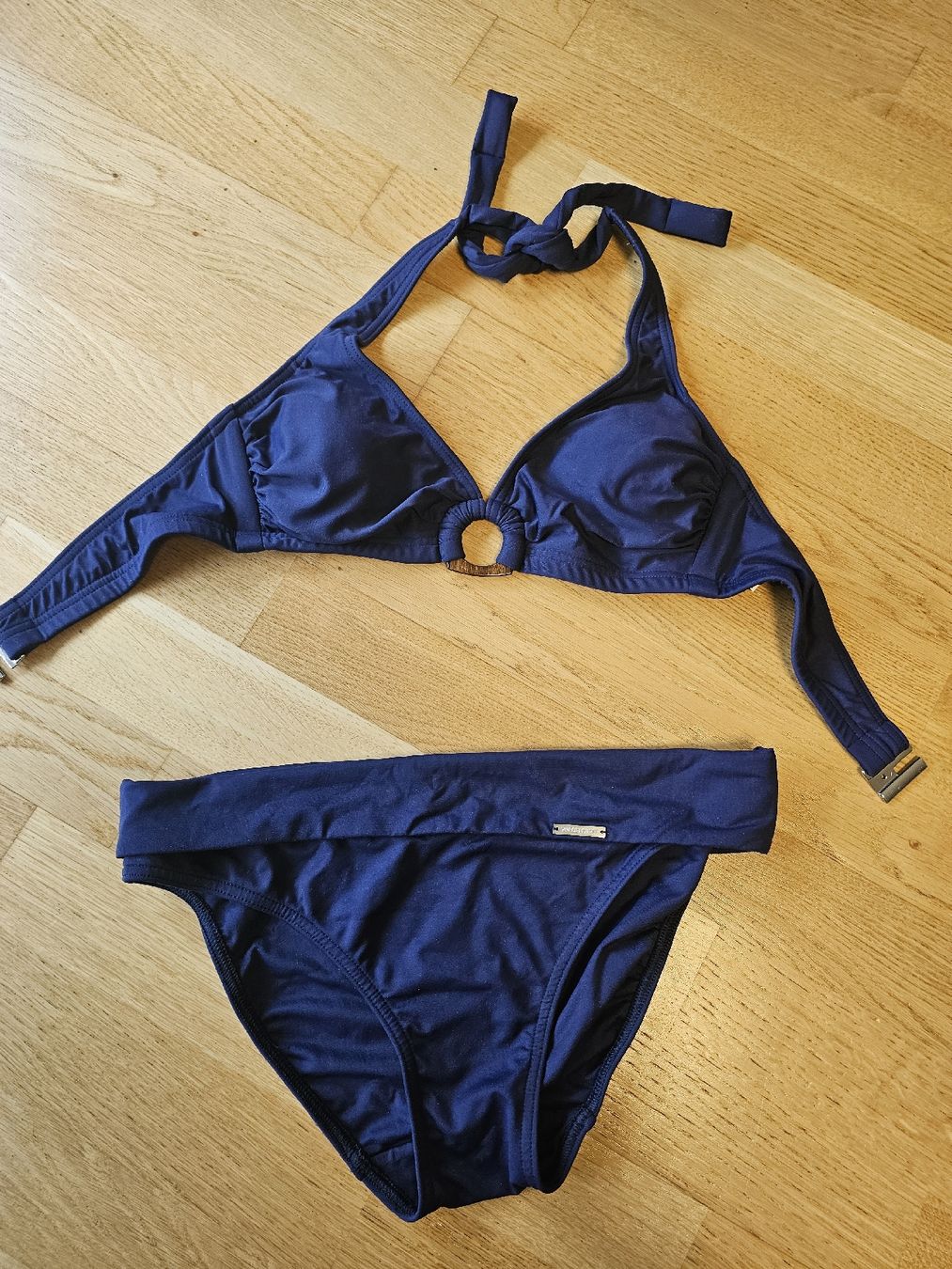 Costumi da bagno & Bikini: Bikini Wasserstoff Grösse 38 – Usato da Rickenbach Sulz venduto da VickyJolina