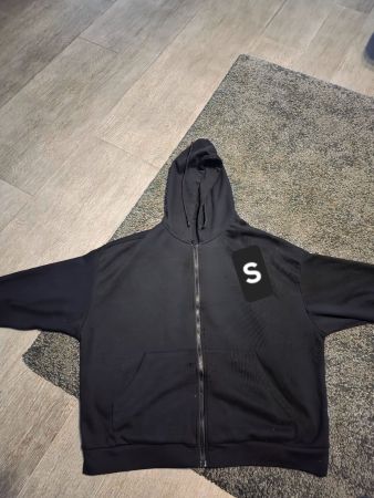 Kapuzenjacke schwarz mit Reissverschluss Grösse S gebraucht