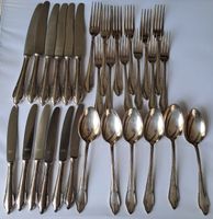 Versilbertes 100 Besteckset Ge - De  