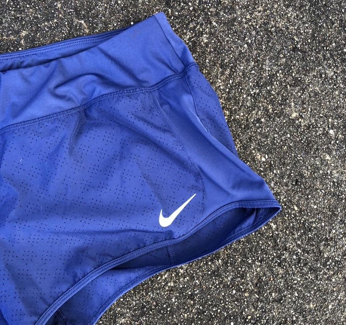 Adidas Pantalons: Adidas Running Shorts – D'occasion à Fribourg par ann_l9b7 1