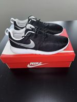 Nike Roshe One, Schwarz/Weiss, Grösse 39