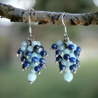 Hübsche Ohrringe mit Lapislazuli- und Amazonit-Steinen.