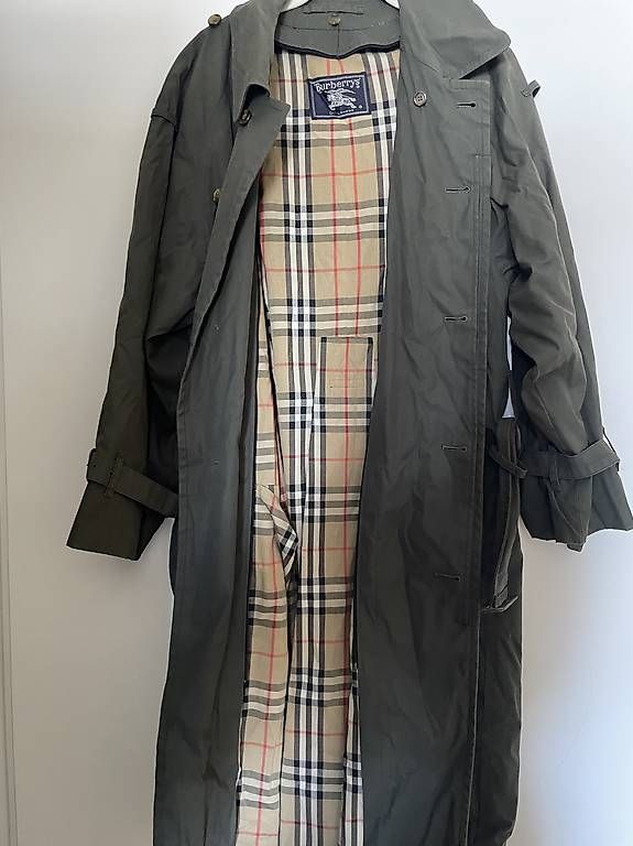 Burberry Cappotti: Burberry Original trenchcoat 38 Short – Usato da Arbon venduto da pau_7dz6