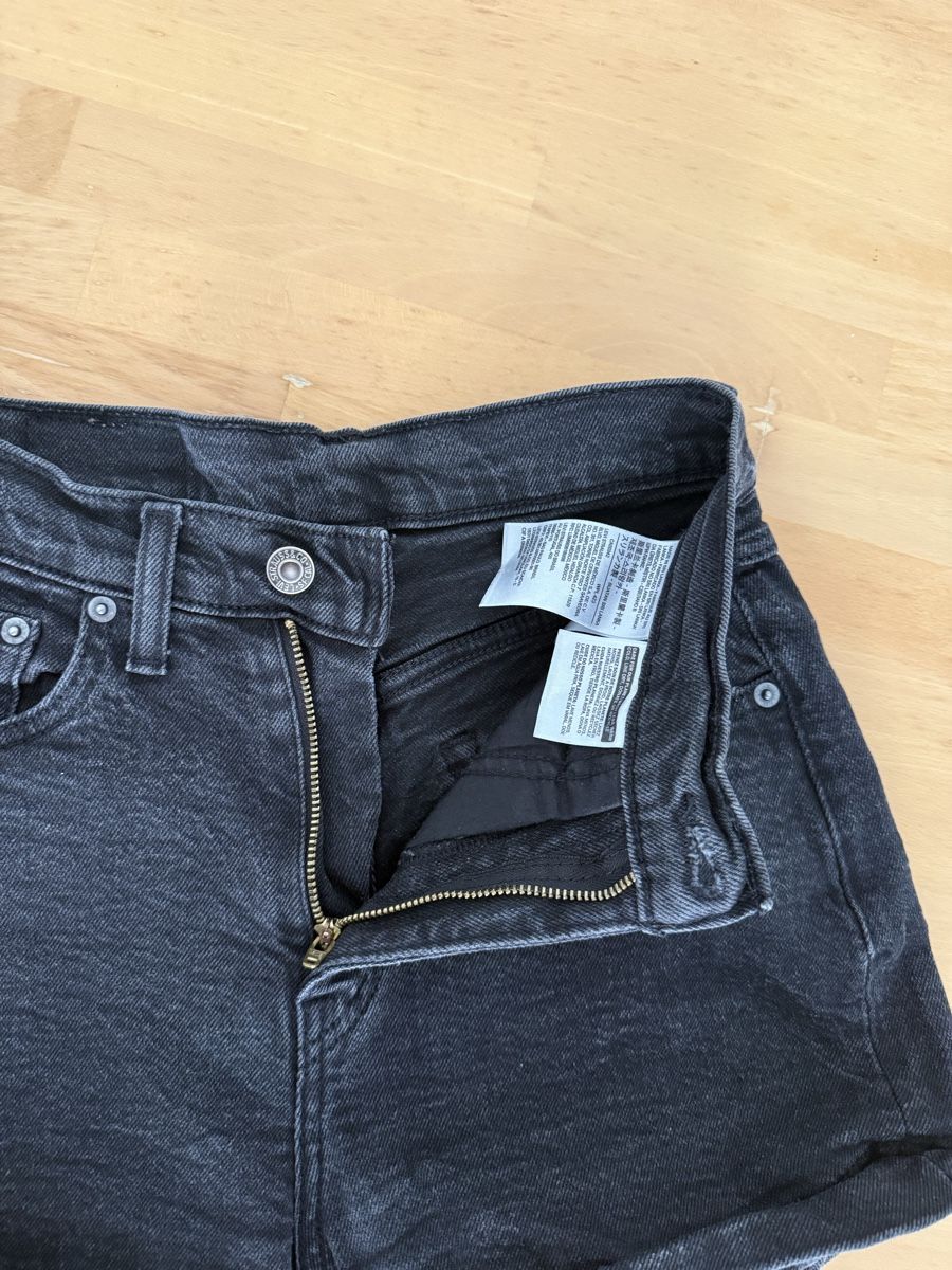 Levi's Jeans: Levis Short‘s Gr. 24 – D'occasion à Luzern par varleanhtienal 2