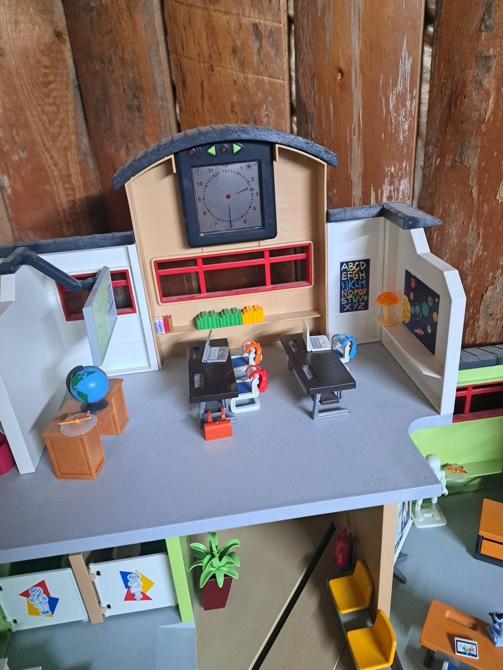 Playmobil Spielzeuge: Playmobil Schule mit Zubehör – Gebraucht aus Gränichen von Blt5 3