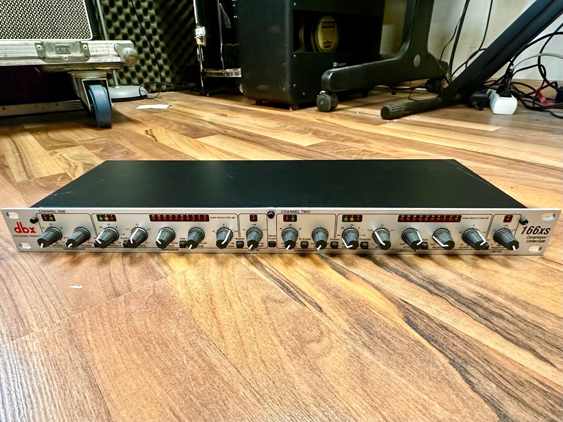 Dbx Egaliseurs: DBX 166xs Compressor/Limiter/Gate – D'occasion à Zug par Keptnace
