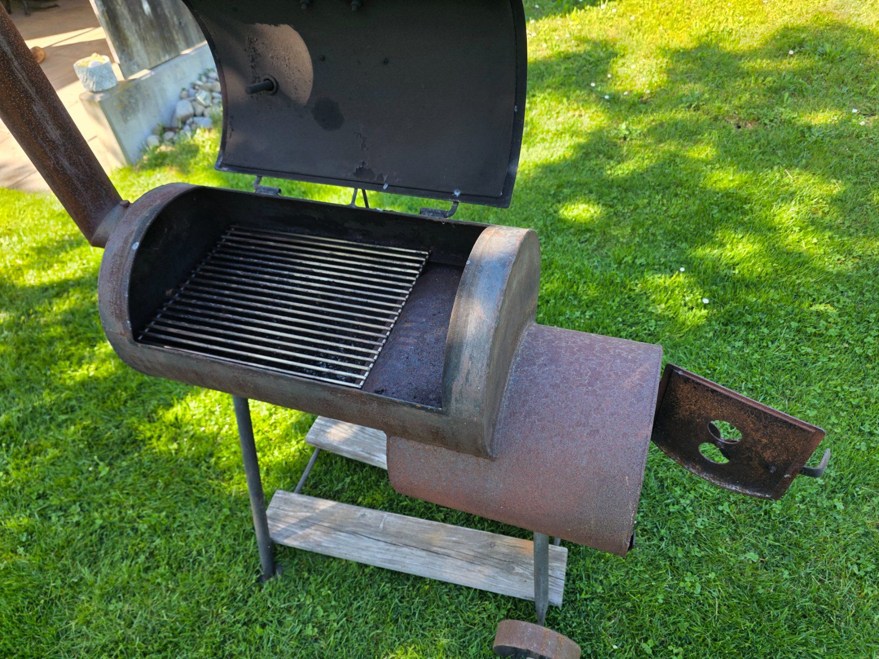 Grills: Barbecue Smoker Grill – Gebraucht aus Wängi von Uevi 1