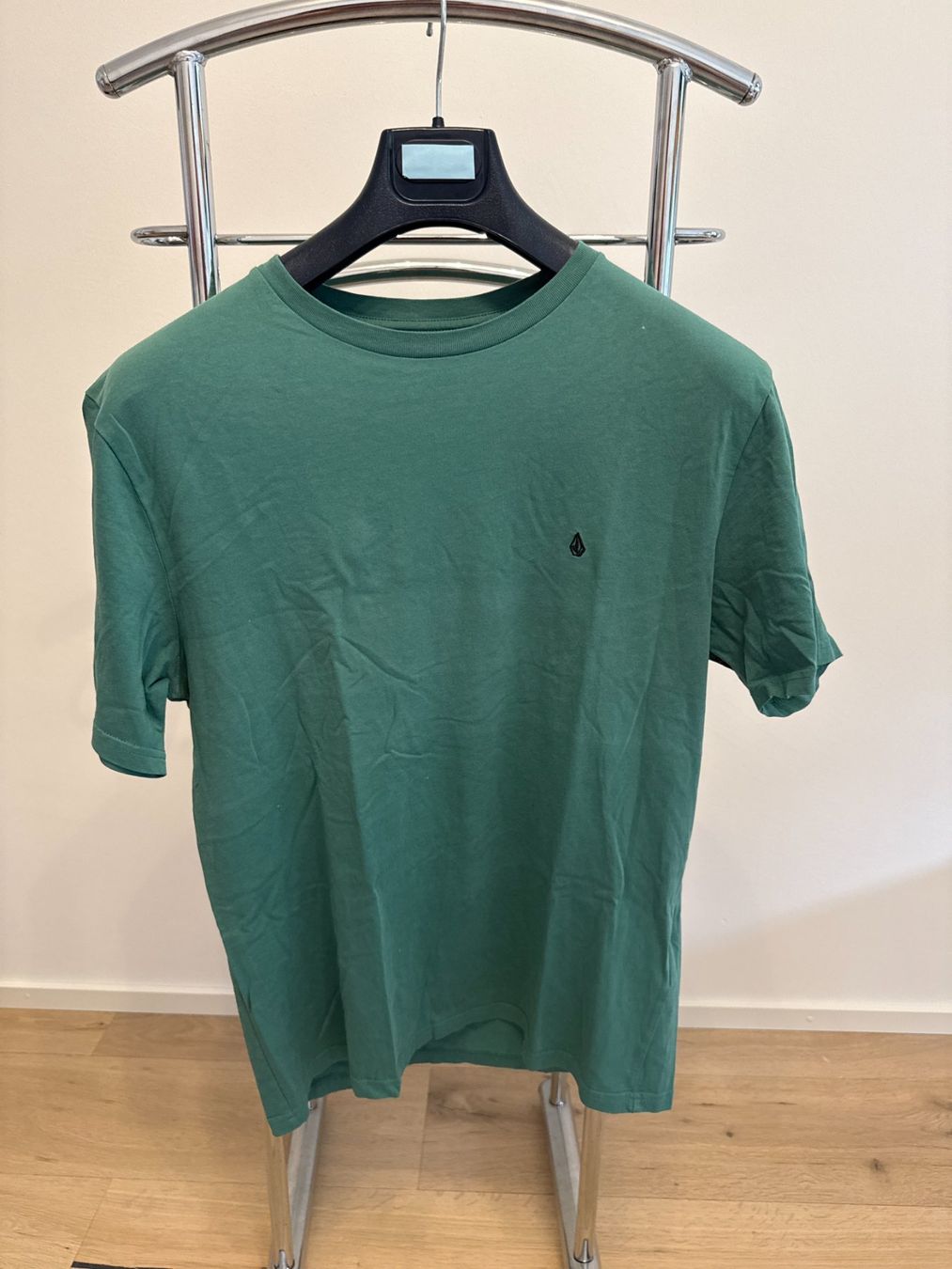Volcom T-shirt: Grünes Volcom T-Shirt Gr. M – Nuovo (secondo la descrizione) da Fällanden venduto da ala_k7vk