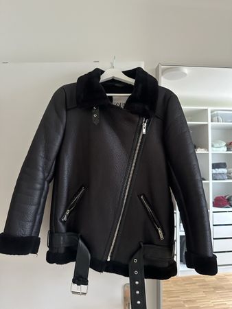 Zara Jacke