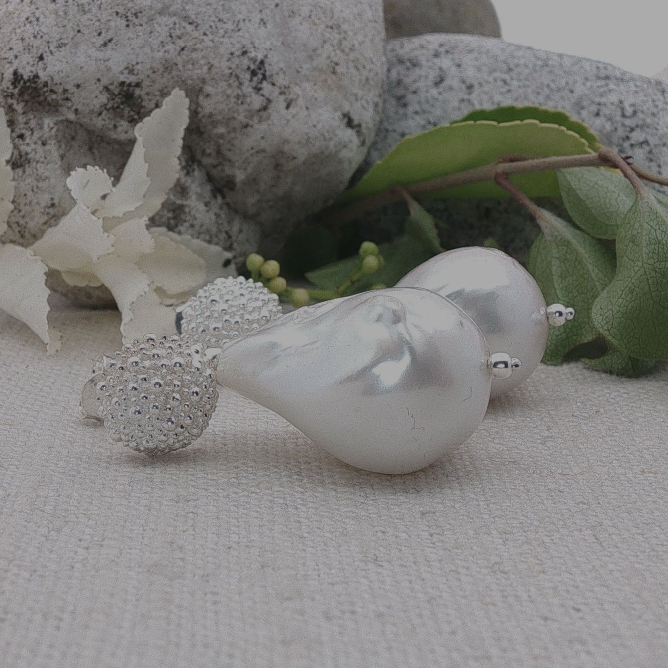 Olga Ribler Boucles d'oreille: Statement Ohrstecker mit Barock Perlen Silber 925 – Neuf (Voir description) à Luzern par Schmuckoutlet