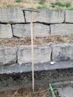 Rechen mit Holzstiel gut erhalten