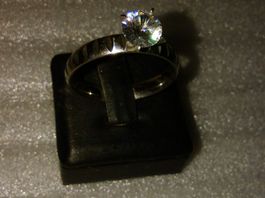 ring edelsthal,,silber farbe,,glanzig,,mit weiss kristall