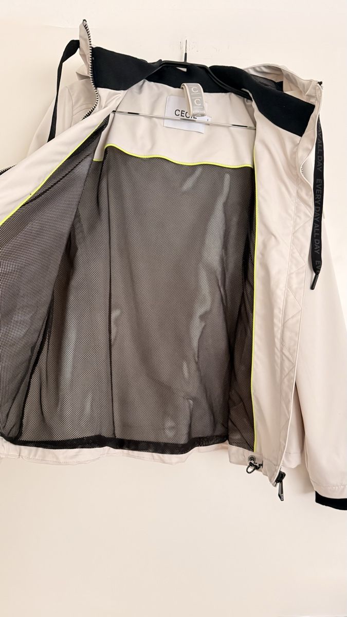 Cecil Cappotti: Cecil Ladies' Jacket, Size S, Hooded – Usato da Zollikerberg venduto da MK-13 2