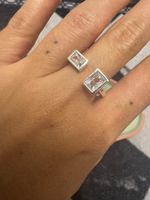 Ring 925 versilbert mit Zirkonia Steinen offen 