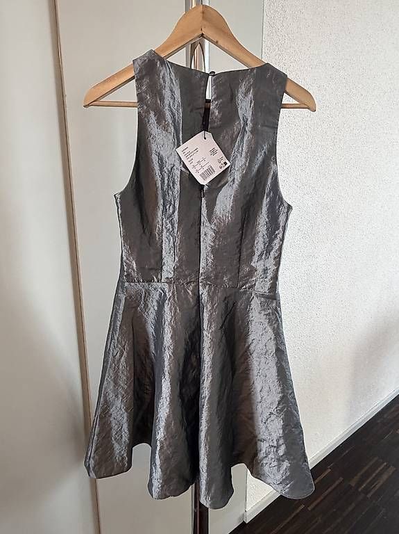 Robes: Cocktailkleid - neu, mit Etikett  – D'occasion à Zürich par hoiliaaa 1