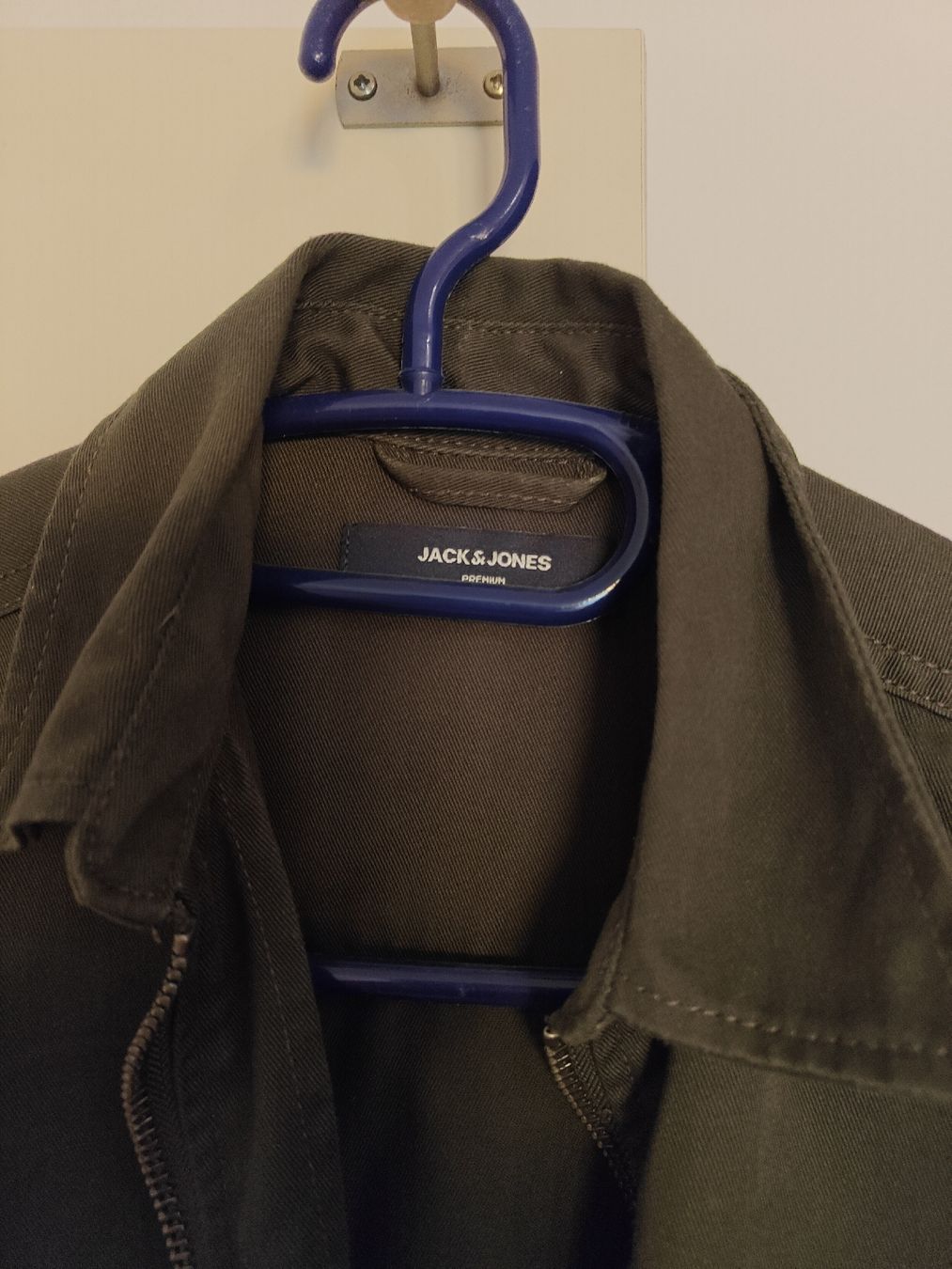 Jack & Jones Jacken: Jack & Jones Olive Green Zip-Up Jacket, Size Small – Neu (gemäss Beschreibung) aus Carouge GE von Andelie 1