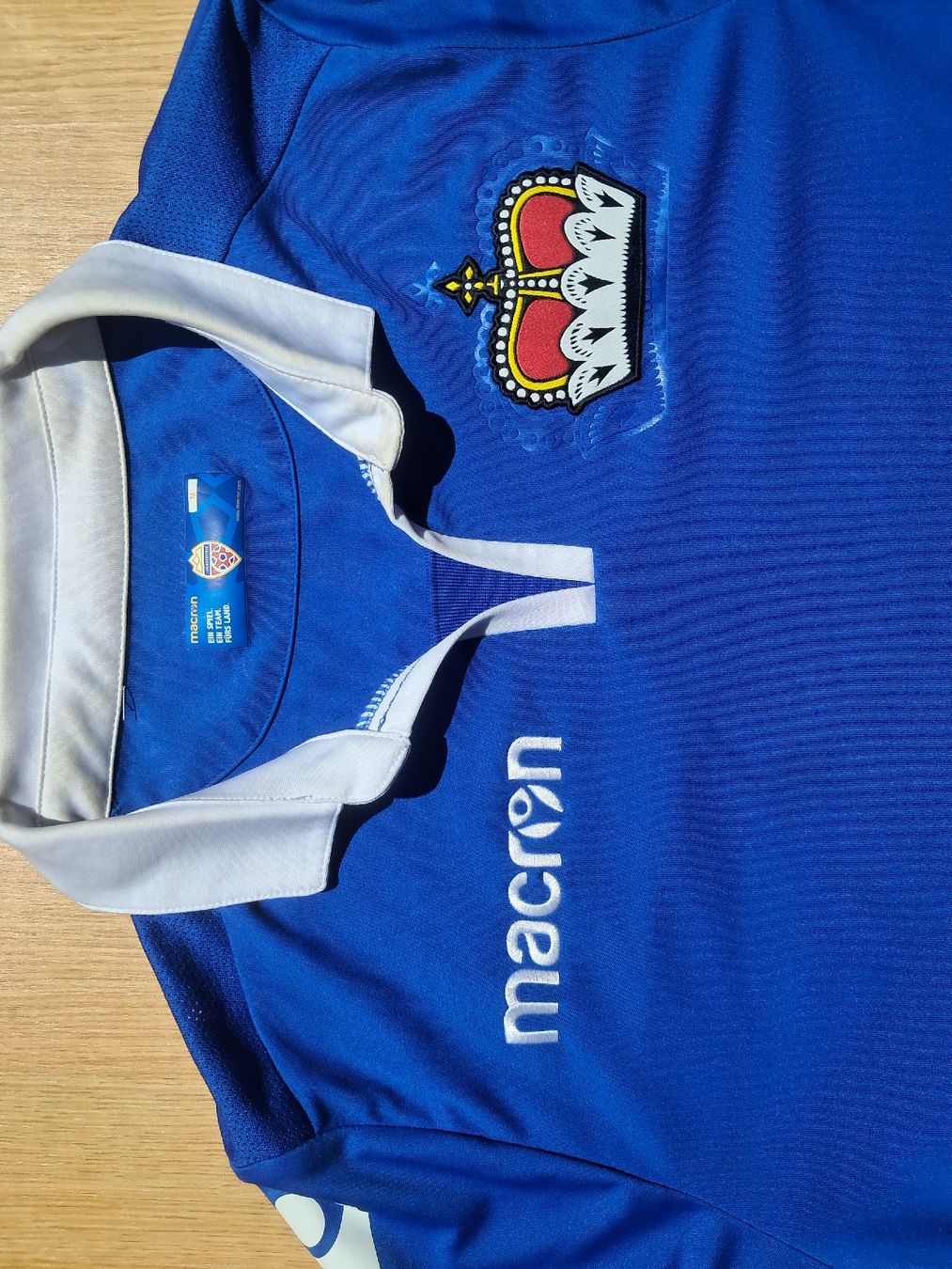 Leibchen & Hosen: Macron Trikot Liechtenstein  – Gebraucht aus Biel/Bienne von sof_yx5y 1