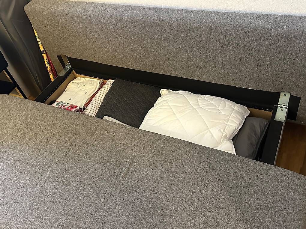 Ikea Divani: IKEA Bettsofa / Schlafsofa grau  ausklappbar – Usato da Brüttisellen venduto da Caglayan_ZH 2