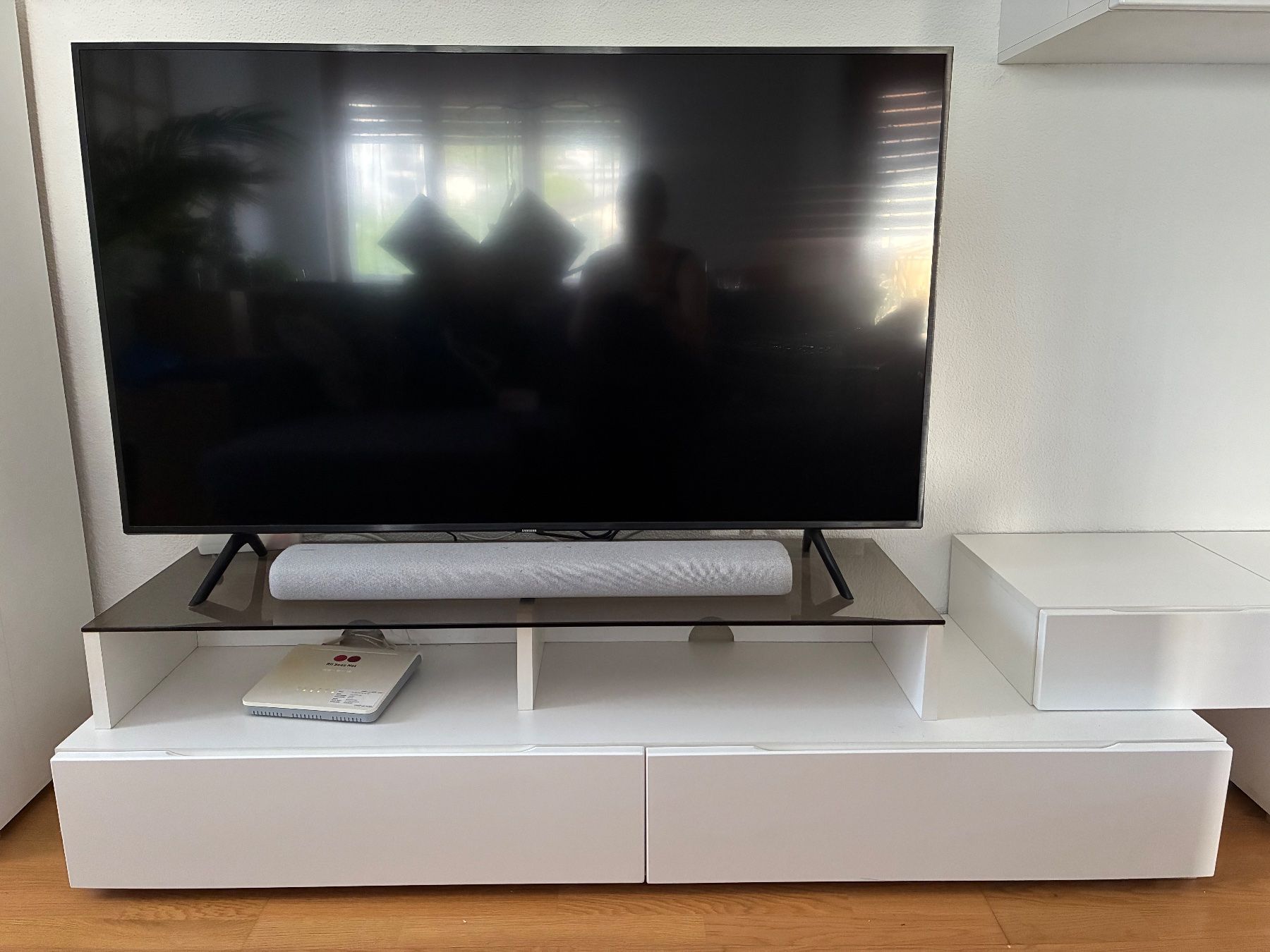 Mobili TV: Weisse Wohnwand mit verschiedenen Elementen – Usato da Buchs SG venduto da Betti_Goeldi 5