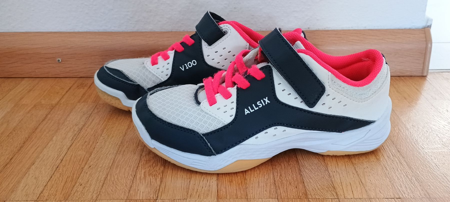 Decathlon Scarpe per ragazzi: Schuh Turn Halle Grösse 33 – Usato da Allschwil venduto da Kremat 1