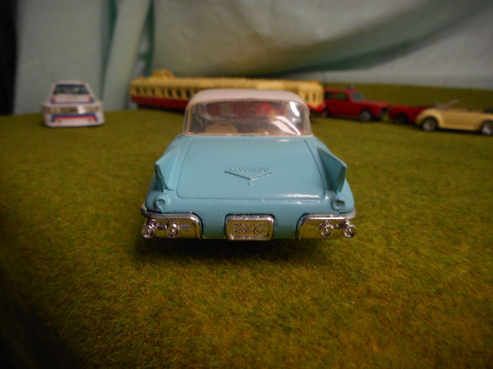 Coffret 4 Miniatures Solido Age D'Or - Cadillac, Biarritz, Studebaker, Ford Thunderbird (1:43, Métal, Occasion)