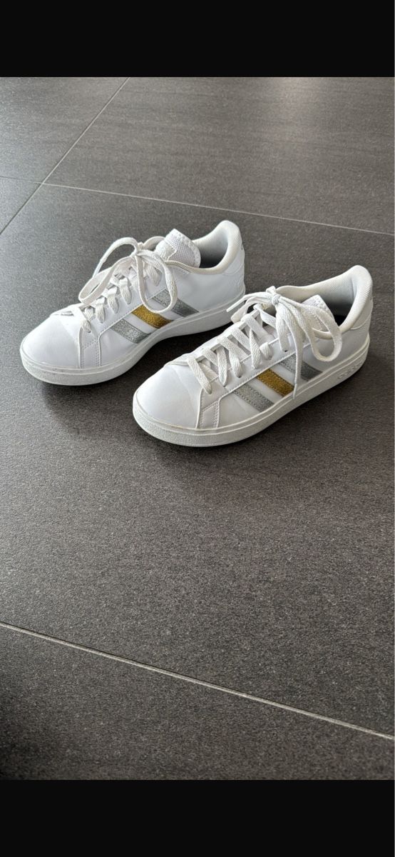 Adidas Scarpe da donna: Adidas Turnschuh – Nuovo (secondo la descrizione) da Unterseen venduto da Zurbi