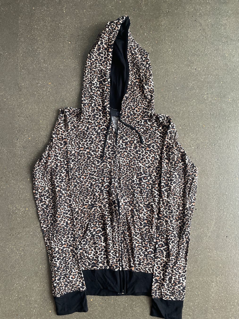 Yes Or No Giacche: Kapuzenjacke im Leopardenlook – Usato da Windisch venduto da orangepanter