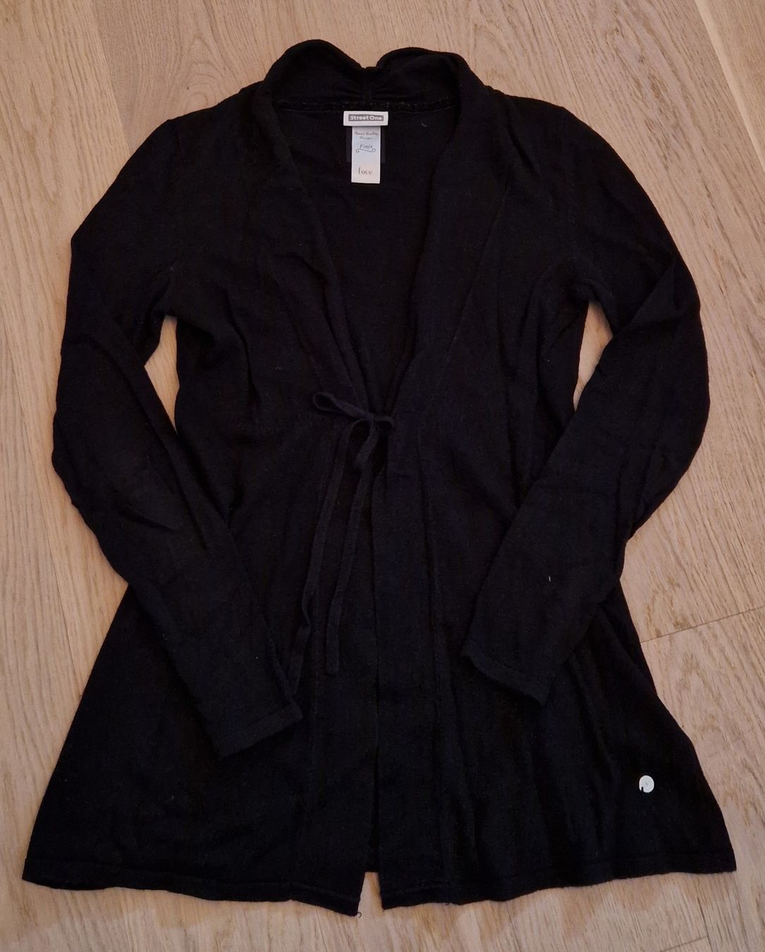 Giacche: Finja Love Strickjacke Schwarz, Gr. 34 – Usato da Gasel venduto da sale65