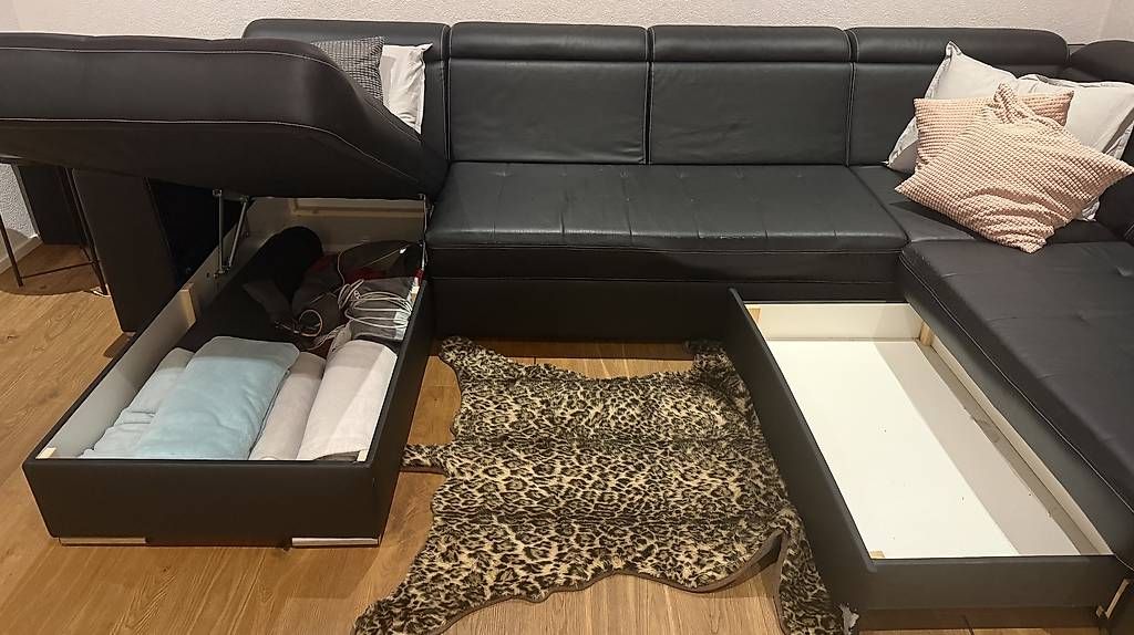 Sofas: Schwarzes Kunstleder Sofa – D'occasion à Schönenberg an der Thur par miza01 1