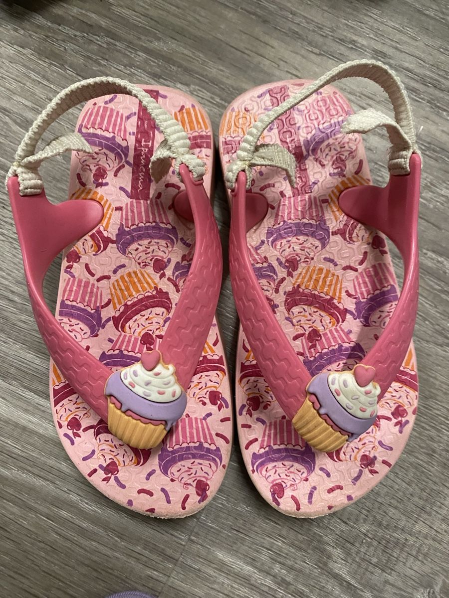 Schuhe für Mädchen: Ipanema Flip-Flops, Gr. 22, Rosa mit Cupcake-Motiv – Gebraucht aus Diegten von streuli