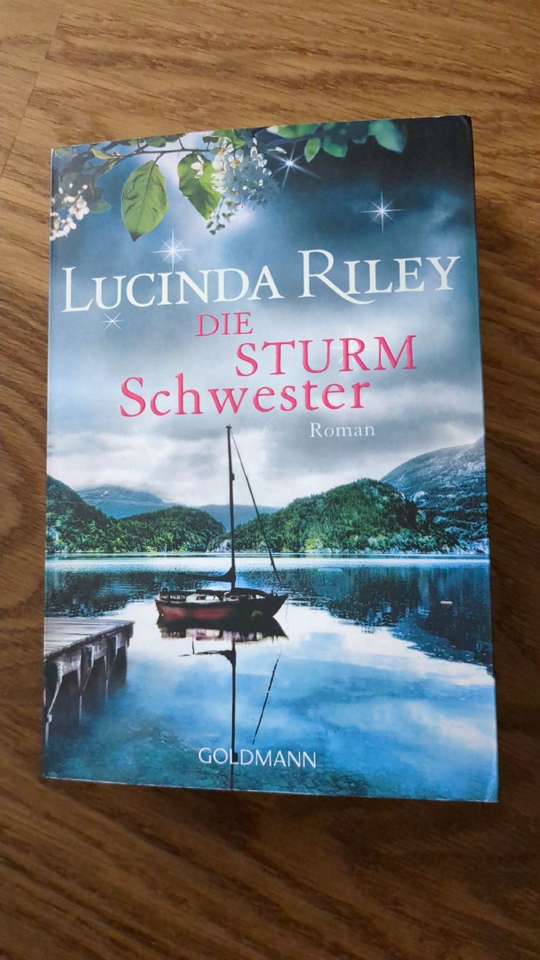 Libri: die Sturm Schwester von Lucinda Riley – Nuovo (secondo la descrizione) da Zürich venduto da NaomiManon