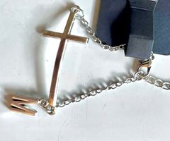 Neu! Armband mit Kreuz und Buchstabe M Anhänger