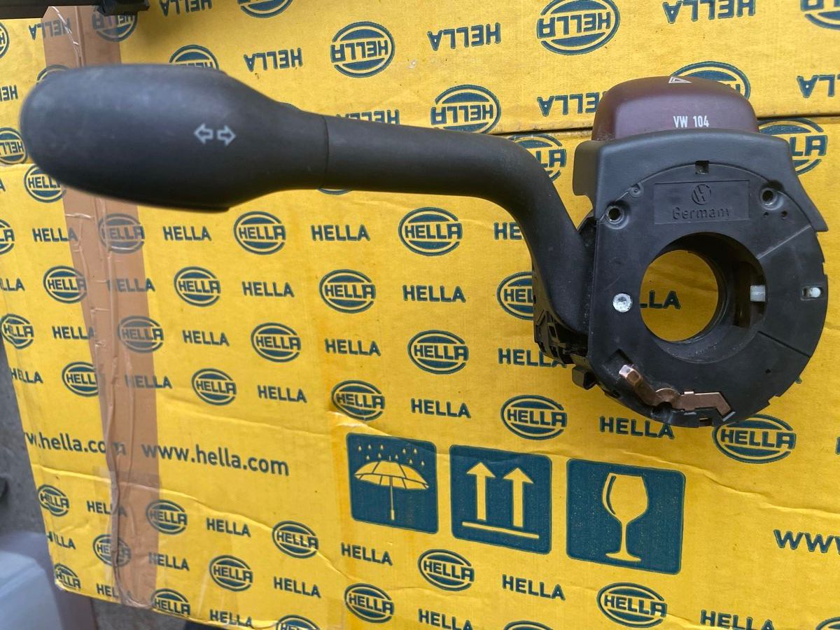 Volkswagen Tutti pezzi di ricambio auto: Commande Clignotant Essuie-glace VW Golf 3 etc… – Usato da Denges venduto da Ricautomotive 1