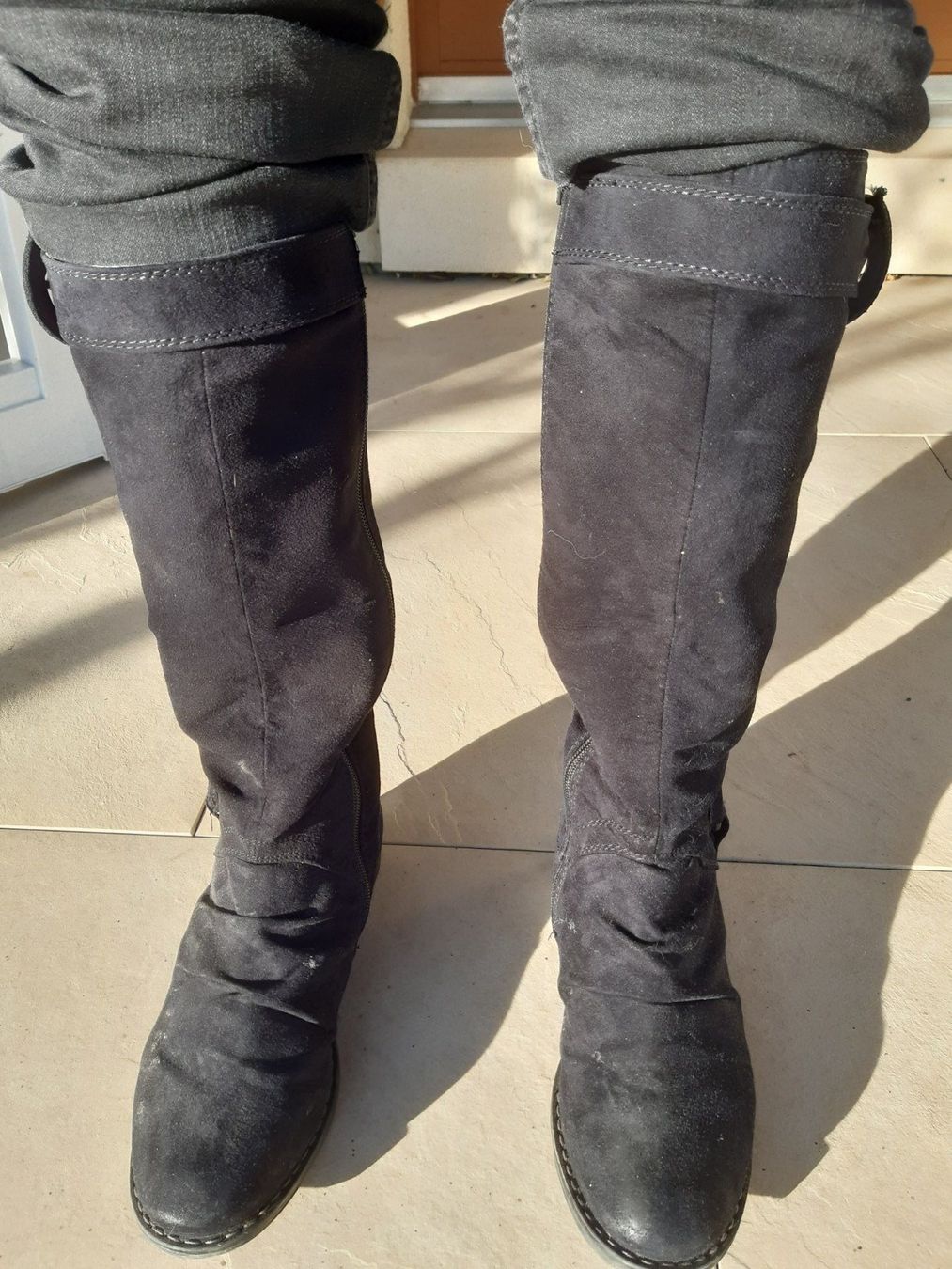 Scarpe da donna: Bottes en daim - Pointure 37 – Usato da Noréaz venduto da Hallyday