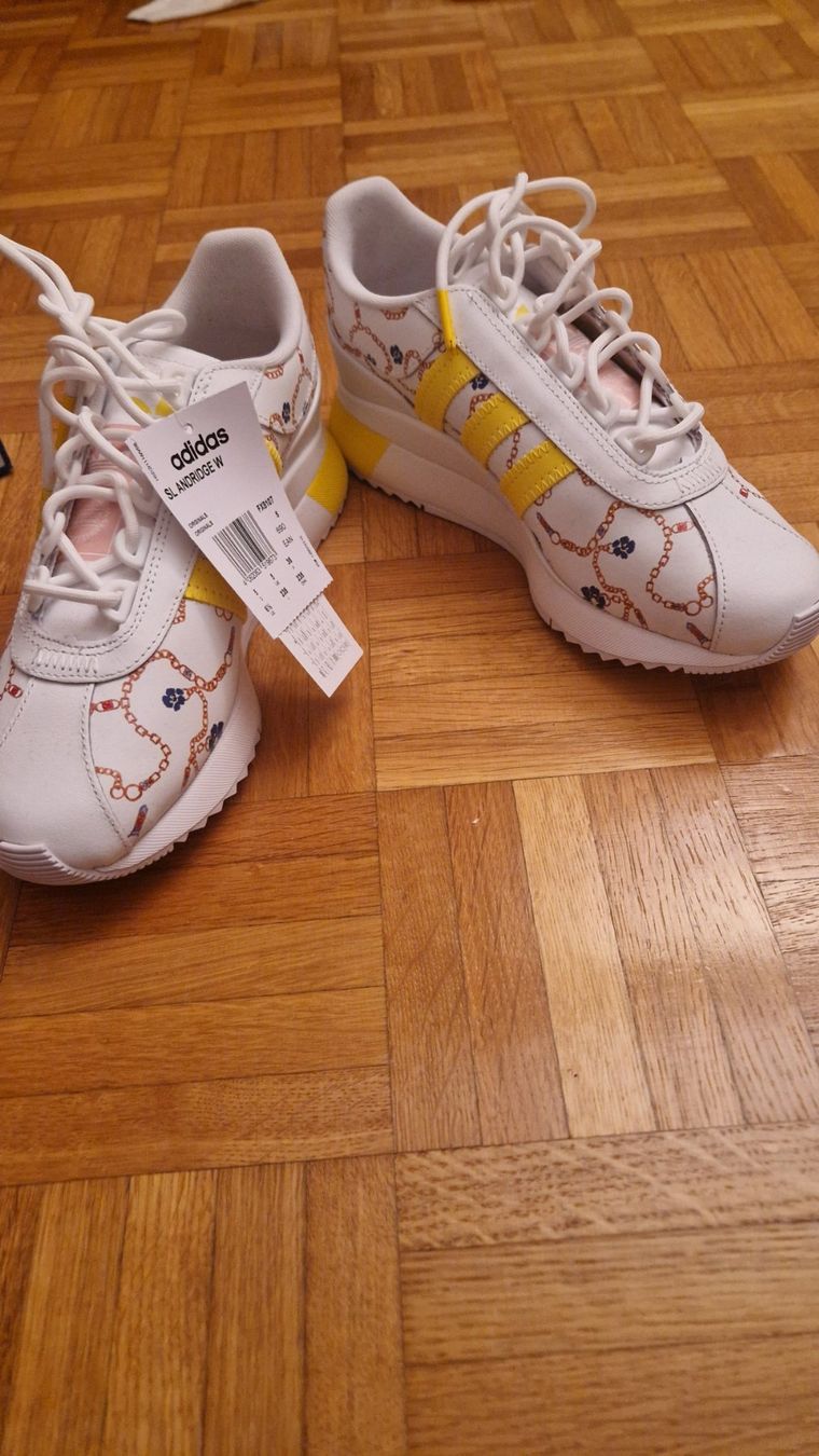 Adidas Damenschuhe: Adidas basket femme – Gebraucht aus Genève von car_2wpt 1
