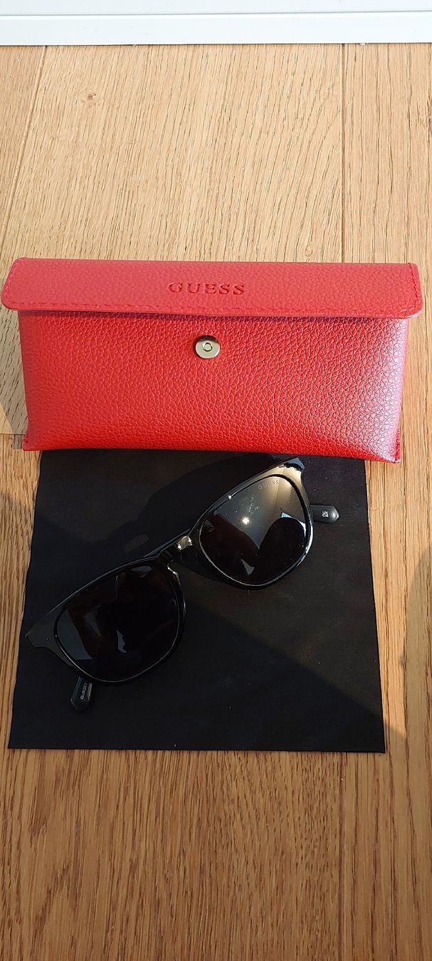 Guess Occhiali & Lenti: Guess Sonnebrille (small) – Nuovo (secondo la descrizione) da Bülach venduto da SarY.