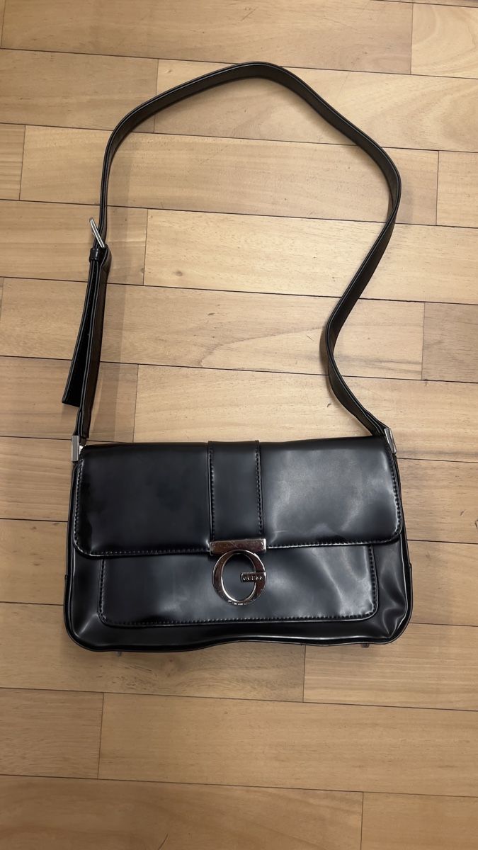 Guess Borse da donna: Borsa Guess usata – Usato da Bre sopra Lugano venduto da Carolina-JM