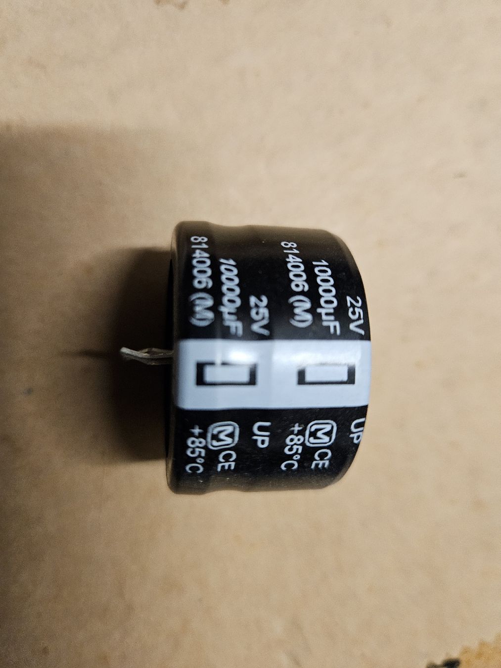 Componenti elettronici: Elko 25Vdc 10000uf – Nuovo (secondo la descrizione) da Diepoldsau venduto da Knochen