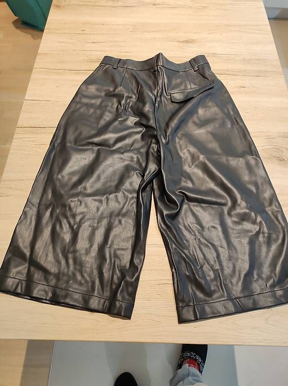 Pantaloni: Pantalon skai noir / semili – Usato da Bellevue venduto da xuxana 4