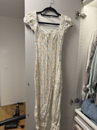 Bershka Sommerkleid mit Blumenmuster, Grösse XS, Top!