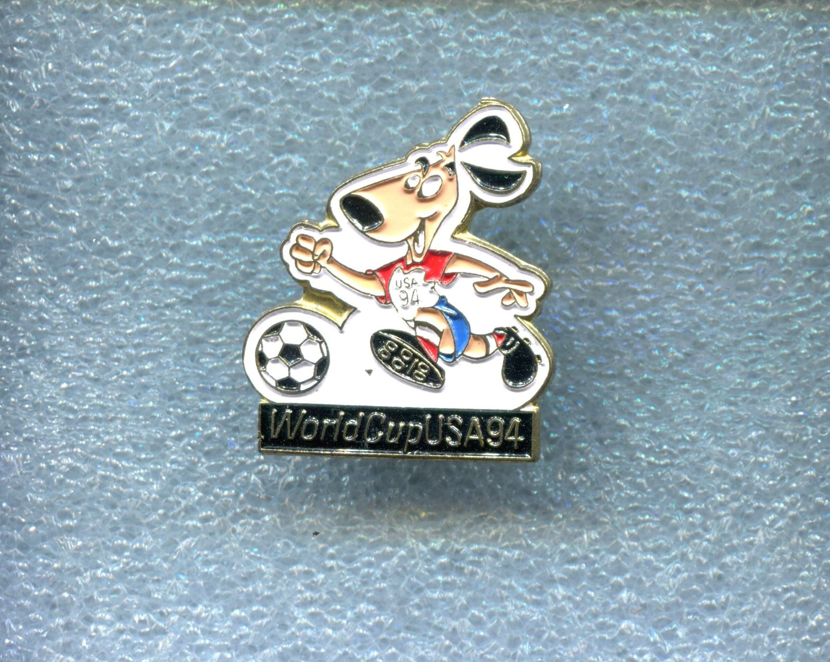 Plaquettes & Badges: WORLD CUP Maskottchen – D'occasion à Winterthur par Sammleroase