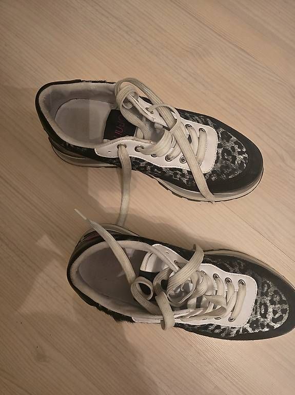 Chaussures femmes: Sneakers – D'occasion à Gutenswil par evita.64 2