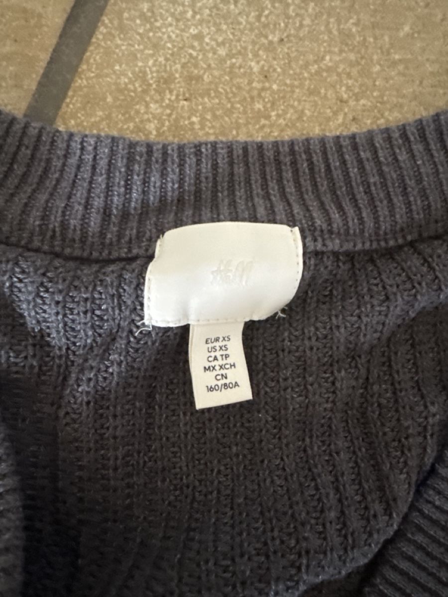 H&M Giacche: Strickjacke H&M dunkelgrau Grösse XS – Usato da Schlieren venduto da nowaya 1